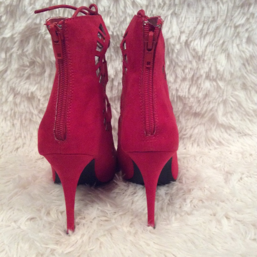 Red lace up heels - Picture 3 of 4